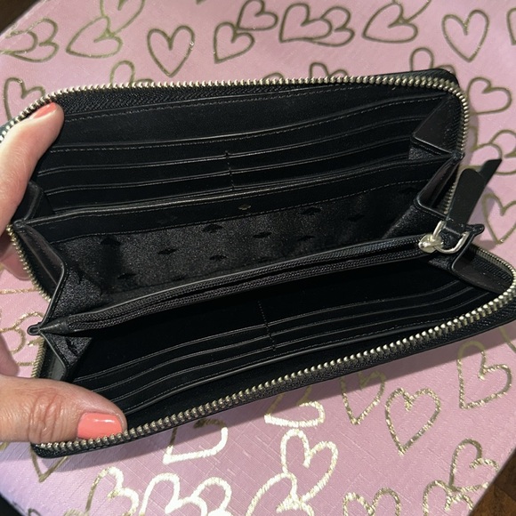 Kate Spade Black Wallet excellent condition - Picture 4 of 6